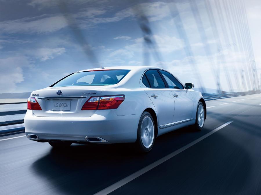  Lexus LS600h 2009 года  (JP) (фото 2 из 3)